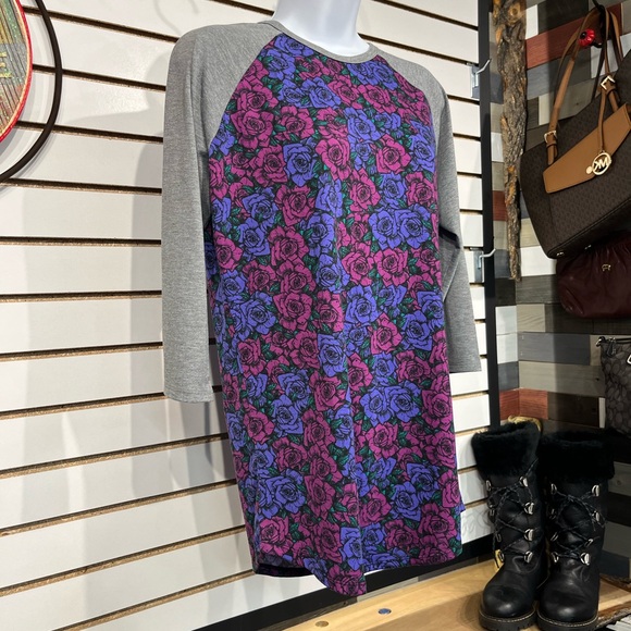 LuLaRoe “Randy” tee size small - Picture 3 of 8